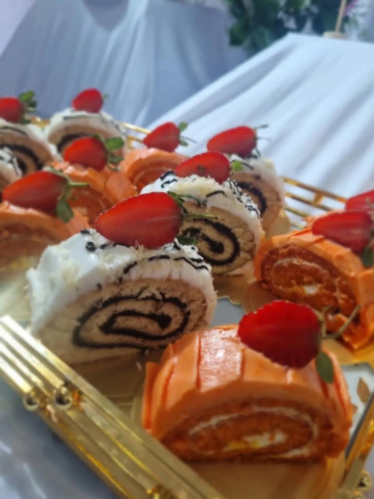 Desserts and canapes