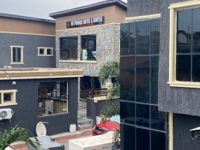 De Prince Hotel And Suites